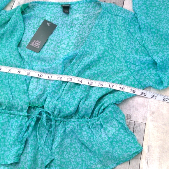 NWT Wild Fable Bell Sleeve Cropped Top Size M - Picture 12 of 12